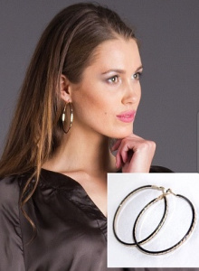 Загружен сначала в Репорт.
Потом перегружен в УТ11.1.
А потом и в УТ11.4.